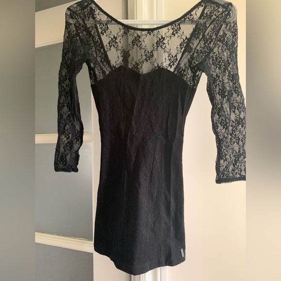 Guess : lace top, open back - Picture 3 of 3